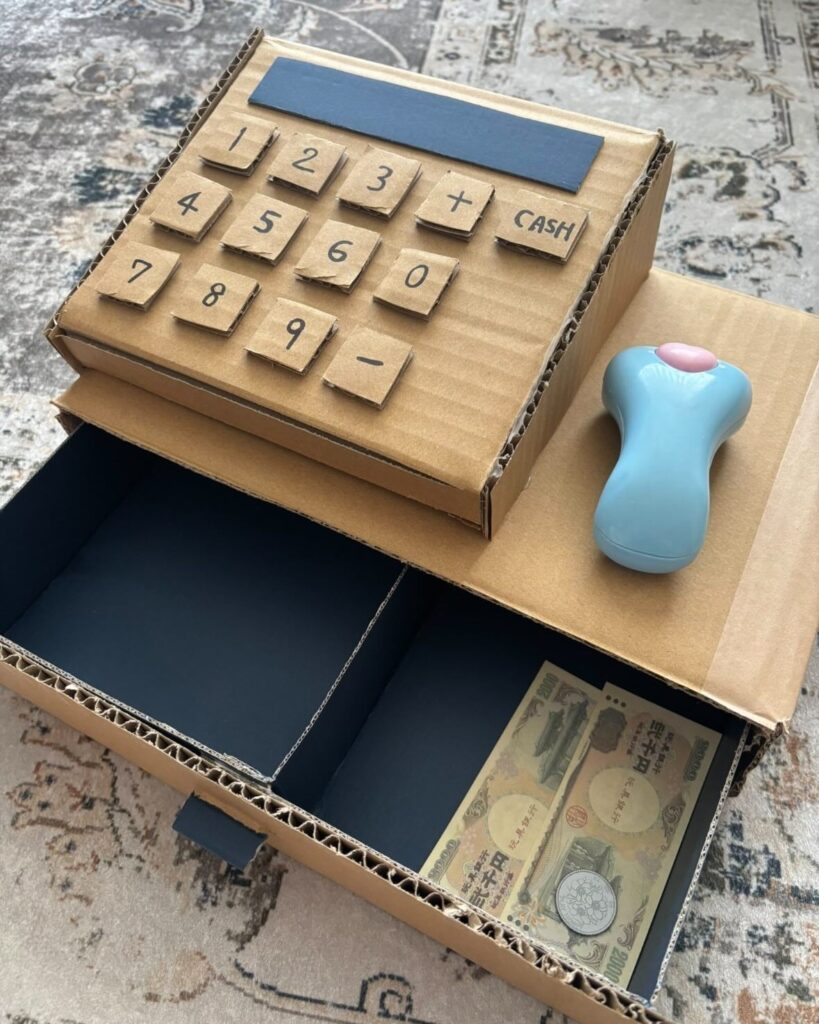 おもちゃのお札も仕訳できます（@porinnn321さんより提供）