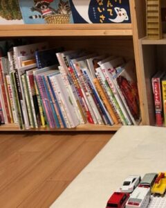 黙って1人遊びを続ける4歳息子。ふと様子を見ると…完成していた“超大作”に「観察力が素晴らしい」「忠実再現」「子どもってすごい」