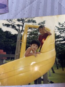 滑り台で撮られた2人の幼馴染　→20年ぶりに再会した結果「感慨深い」「こういう関係は大切にしていきたい」