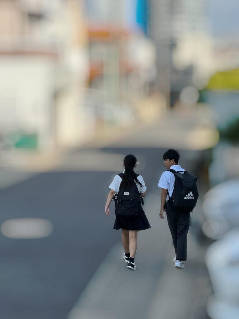 一緒に登校する16歳姉と14歳弟（＠miho_patronumさんより提供）