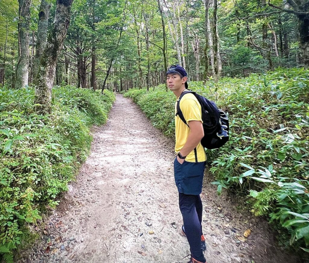 登山中のTAIKIさん（＠taiki.phototravelさんより提供）