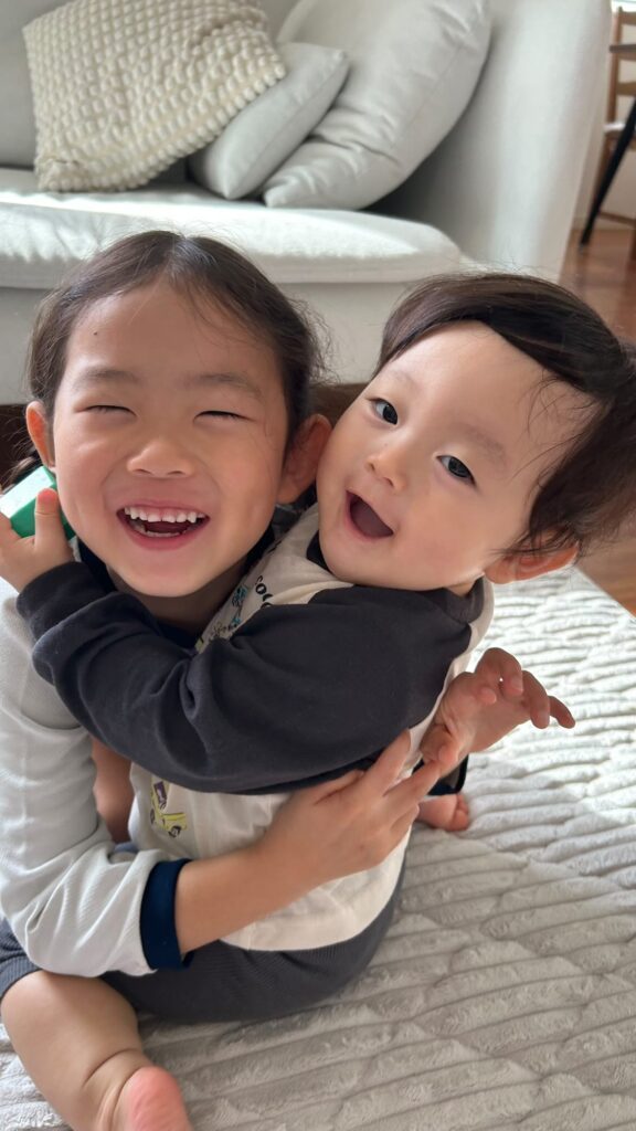 仲良し姉弟（＠i.miyu._さんより提供）