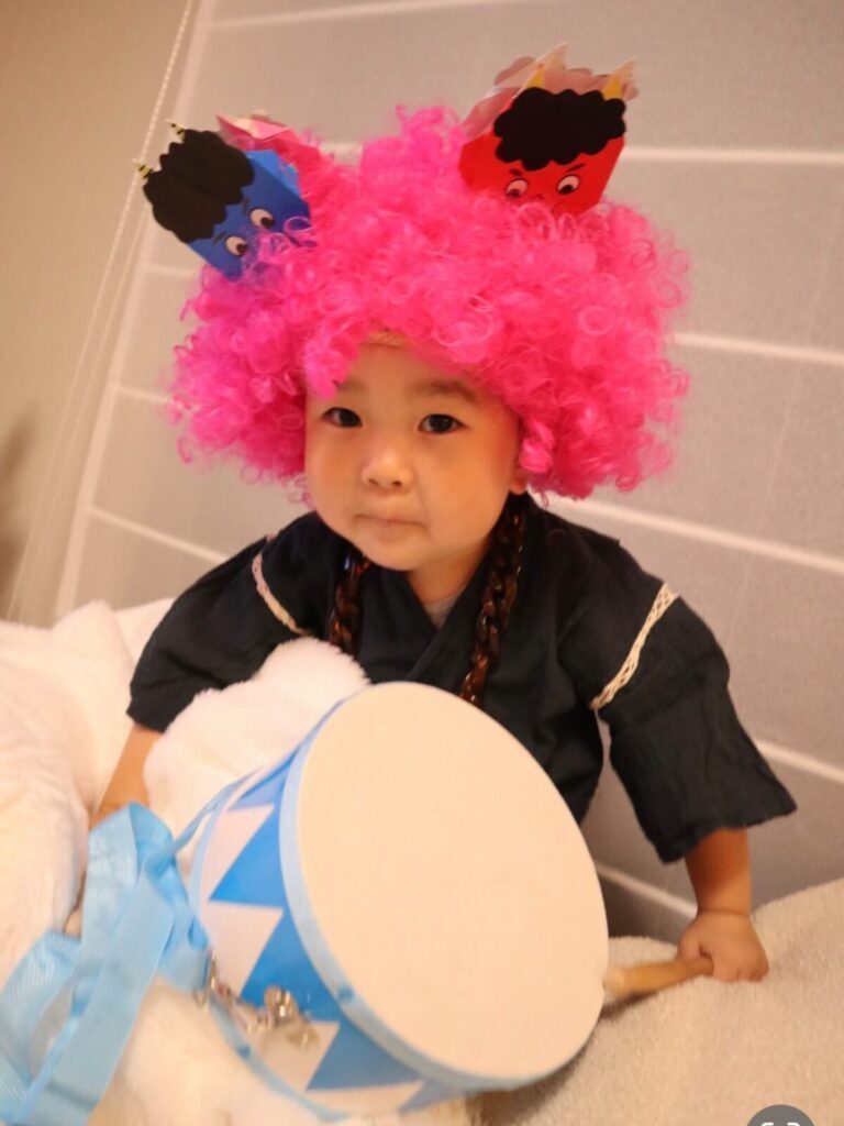 鬼の扮装をしている息子さん（@coco_vanilla13さんより提供）