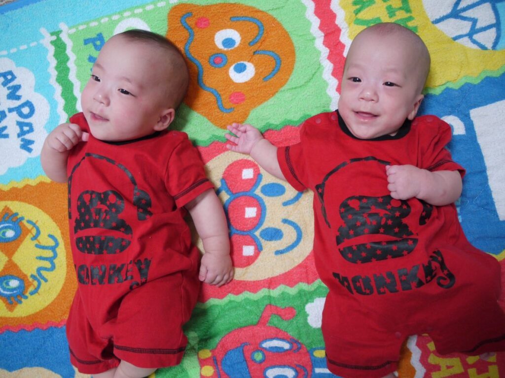 赤ちゃんのとき③（＠twins_donuts_taiyakiさんより提供）