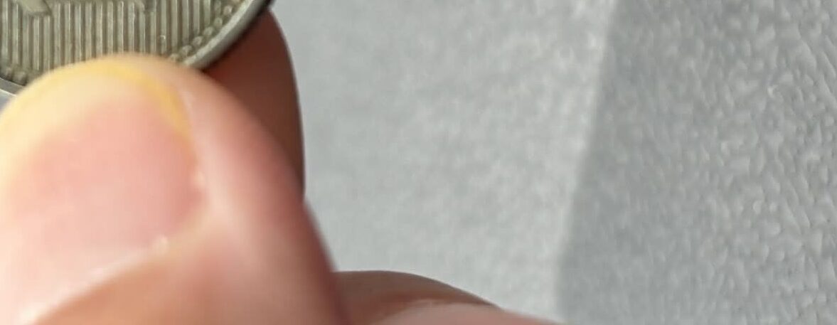 コンビニでしれっと受け取ったお釣りに違和感。→確認してみると………　”まさかのモノ”に「もう滅多に見れないですよ」「初めて見ました」