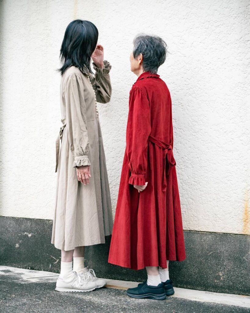 投稿者さん作のワンピースを着たお母さんとおばあさん（@hiroya_tsunekawaさんより提供）