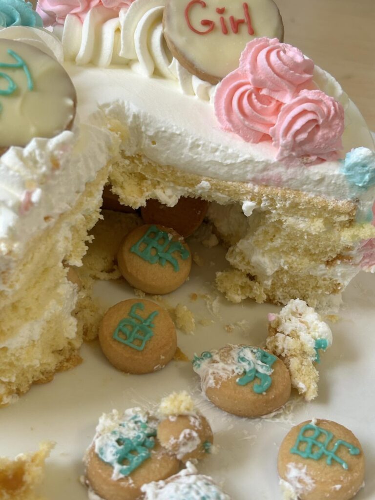 ジェンダーリビールケーキ③（＠i010_511さんより提供）