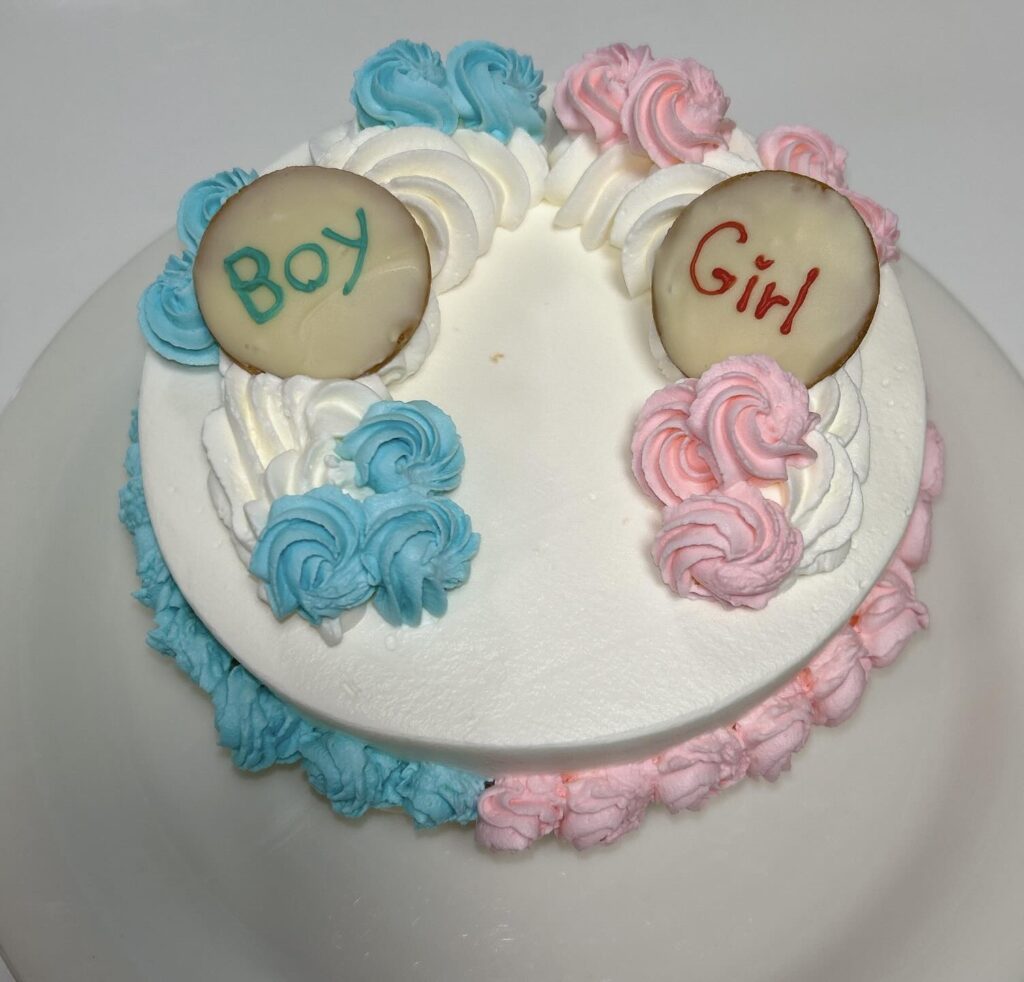 ジェンダーリビールケーキ①（＠i010_511さんより提供）