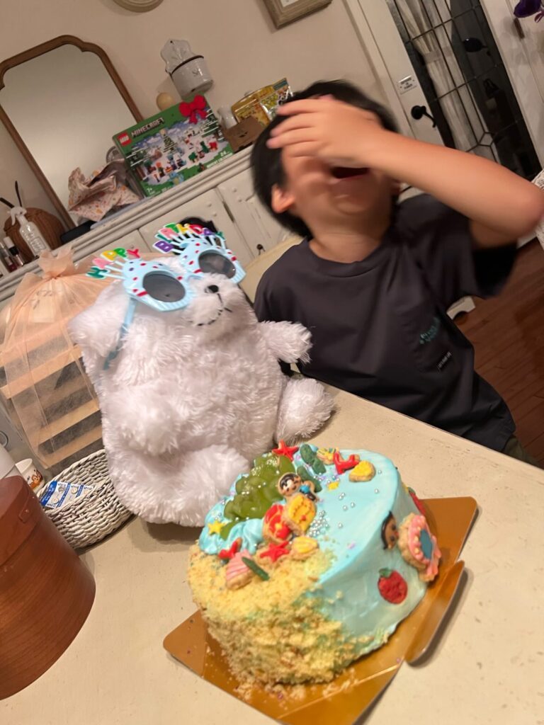 喜ぶ甥っ子くん（＠yummy_okashiさんより提供）