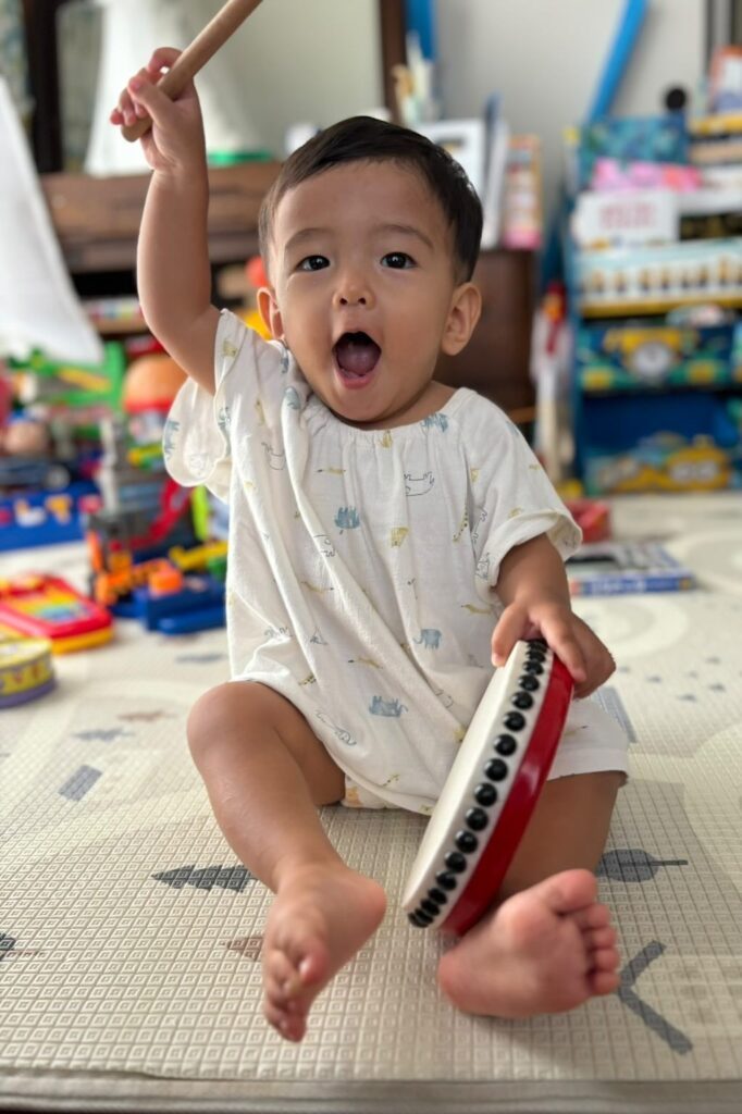 1歳の頃から自主練してます（＠senayuri_gramさんより提供）