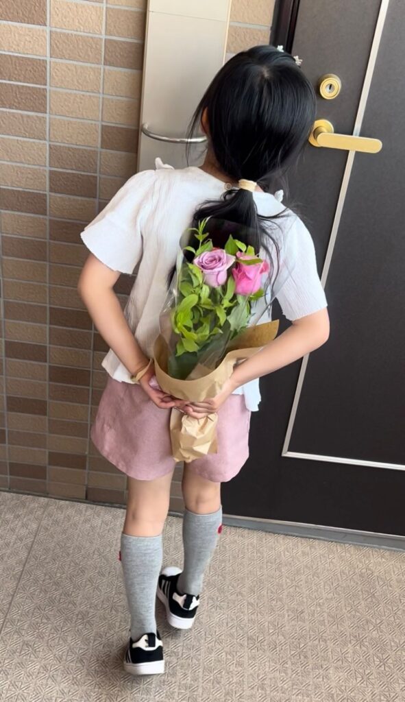 おばあちゃんへのお花のプレゼント（＠jelly_be.6さんより提供）