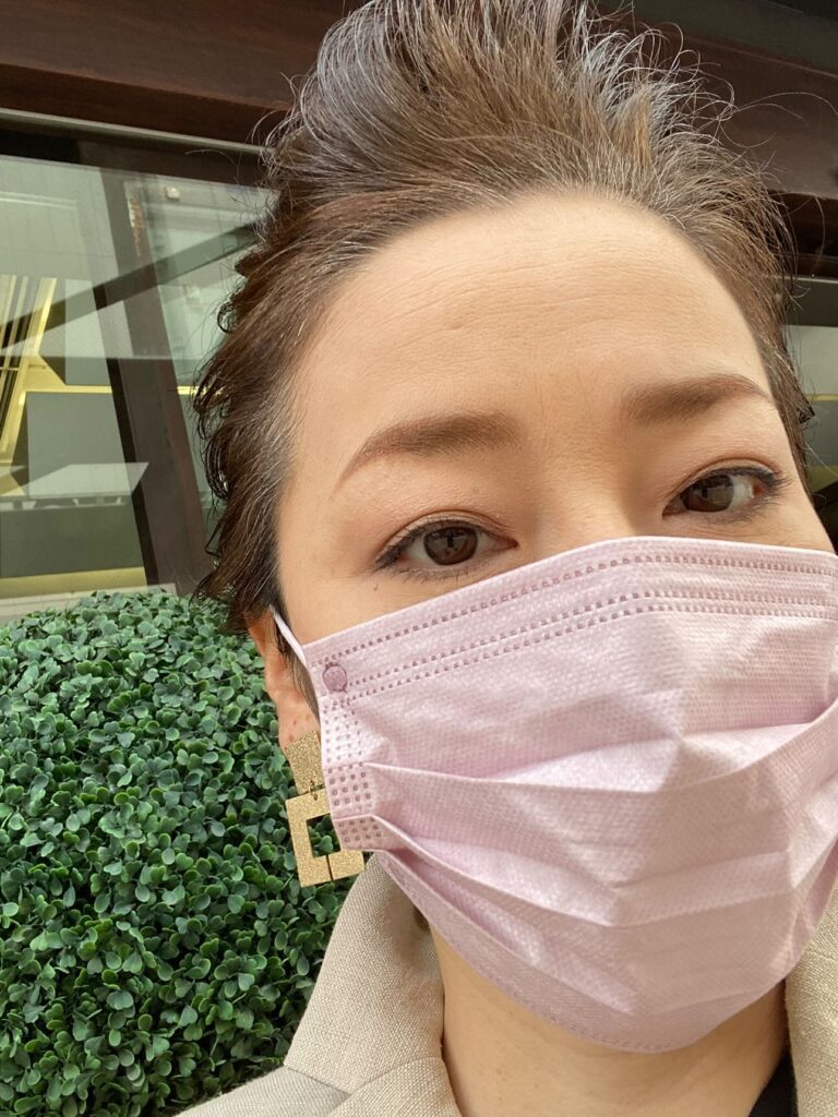 白髪染めをやめて3週間ほど経った頃（＠megumiwa0122さんより提供）