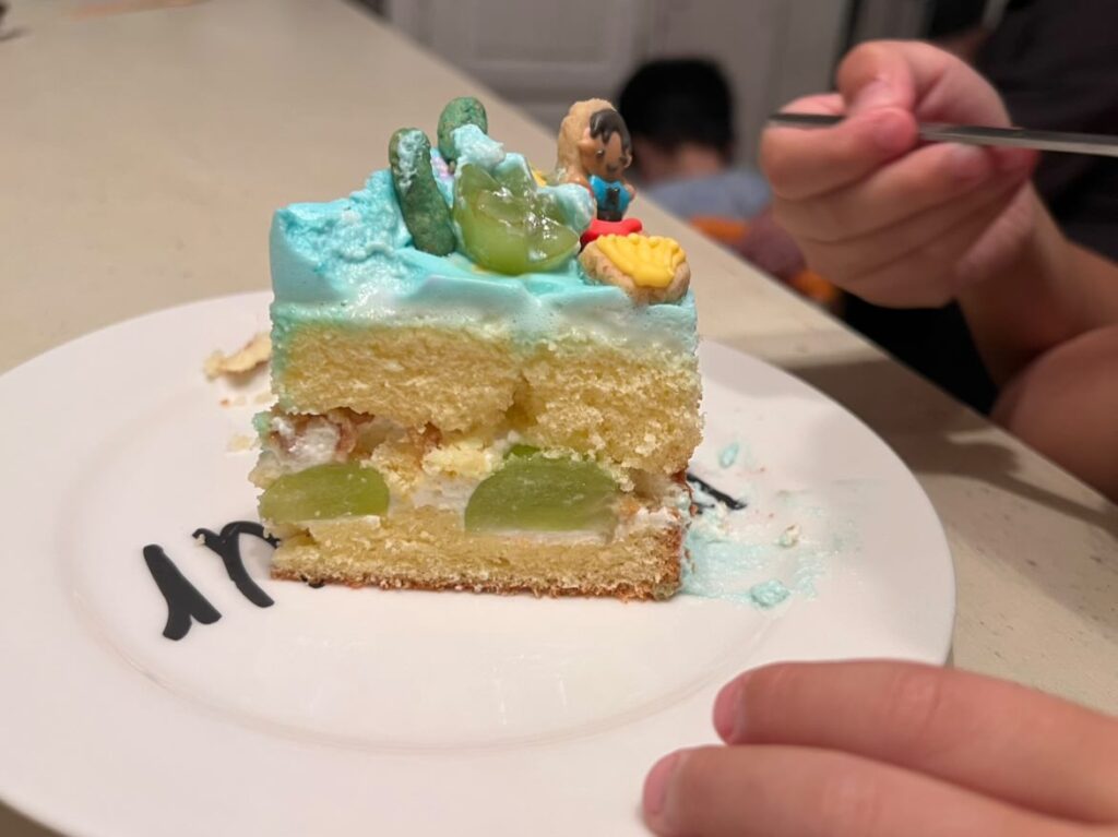 ケーキの断面（＠yummy_okashiさんより提供）