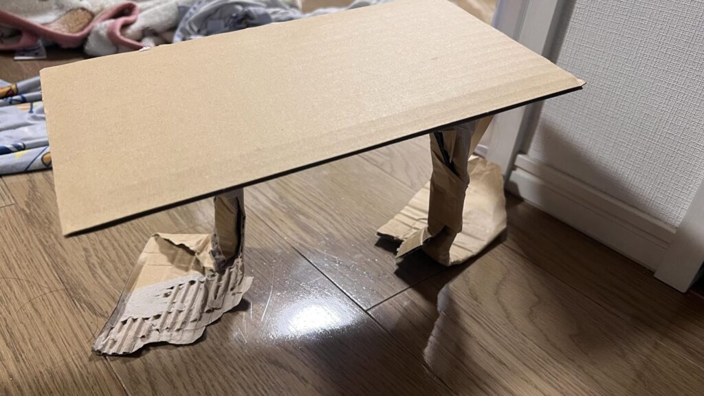 パパさん作の即席テーブル（＠hiroyuki9414さんより提供）