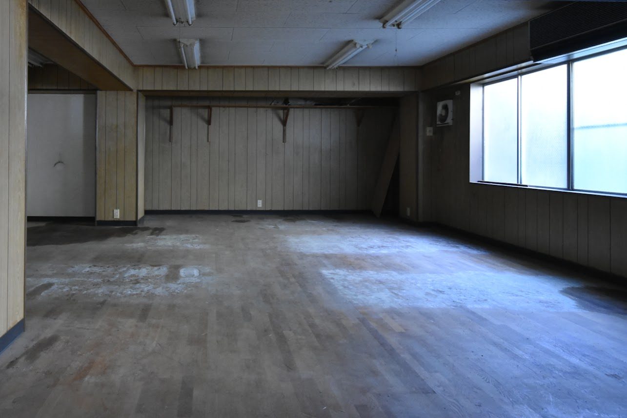 10年間放置された倉庫を借りた男性。1年後の今は……… 思わぬ光景に「息を吹き返した」「自分の部屋もやってほしい」