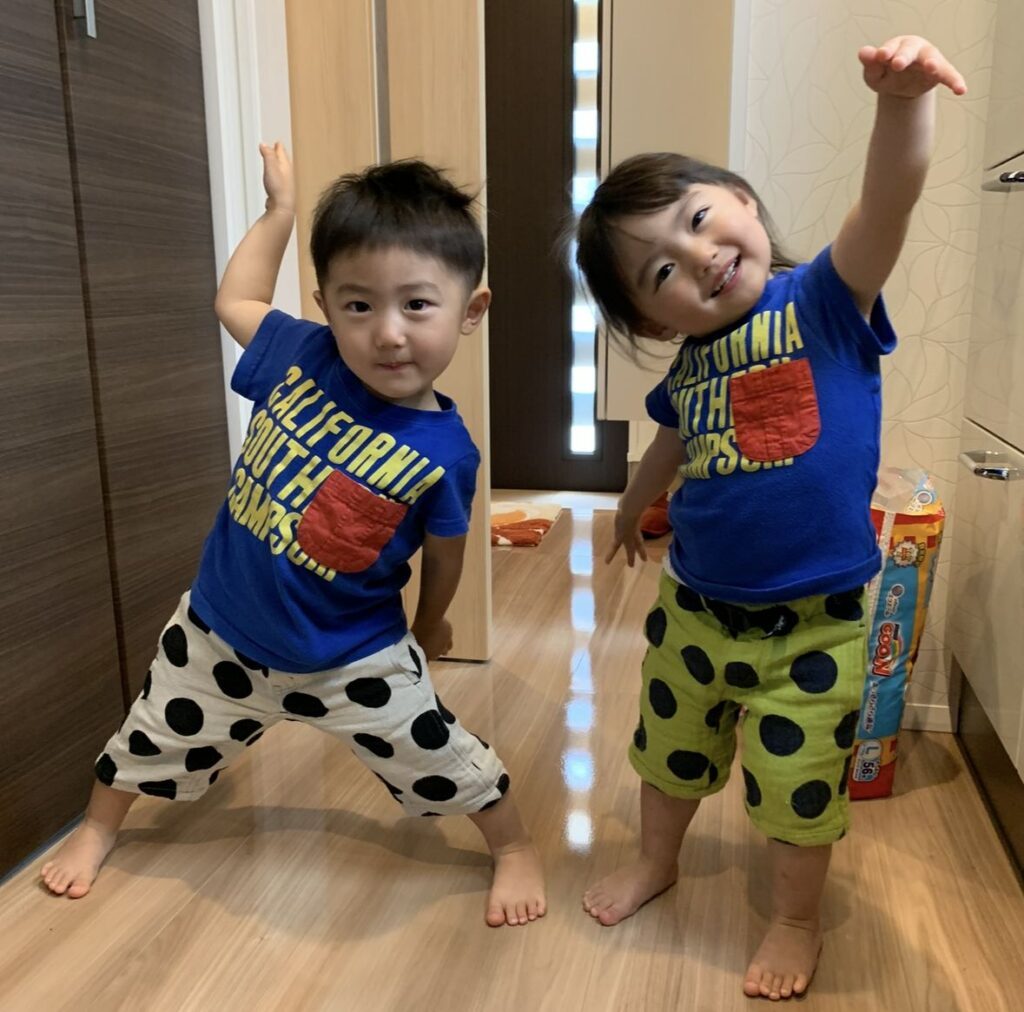 双子の成長③（＠yukamama.33さんより提供）