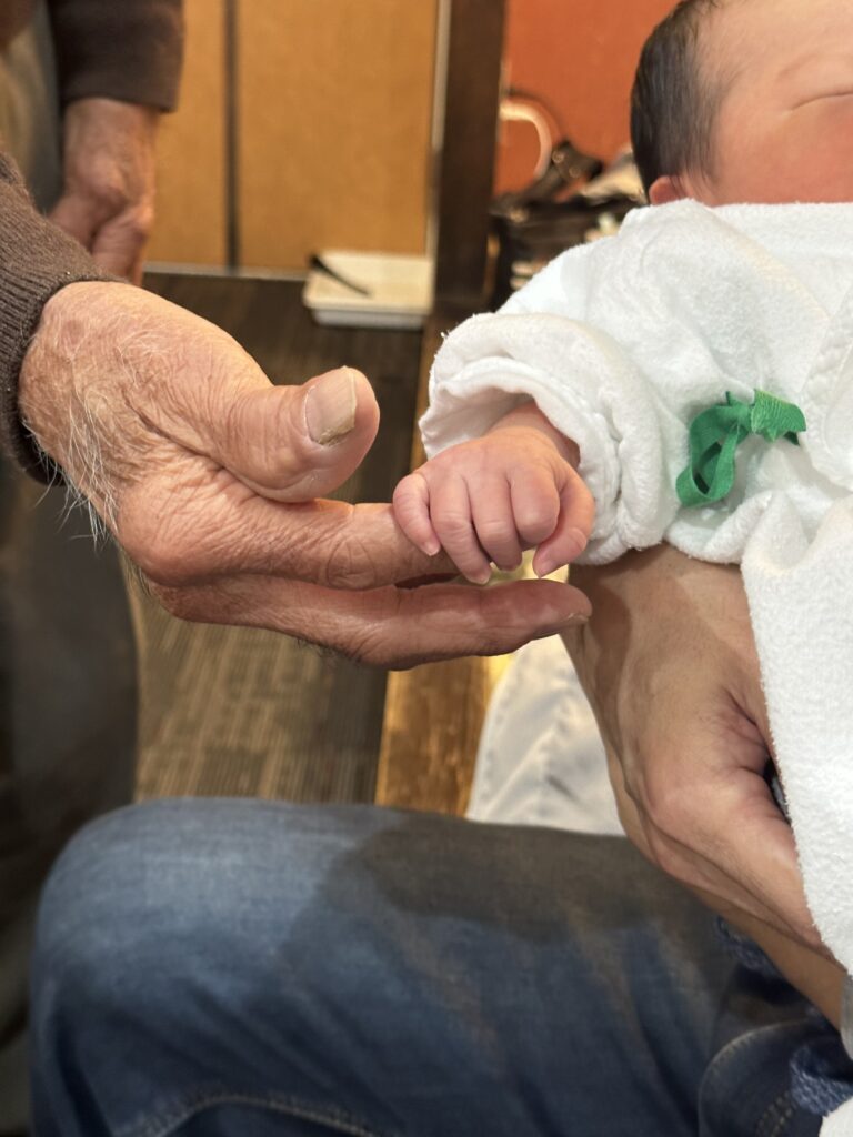 つないだ手（＠tsumu007さんより提供）