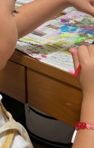 何かを作る4歳娘「できた！」　母が完成品をよく見ると…「天才」「娘ちゃんセンスあるなぁ」「このパソコンめっちゃ欲しい」