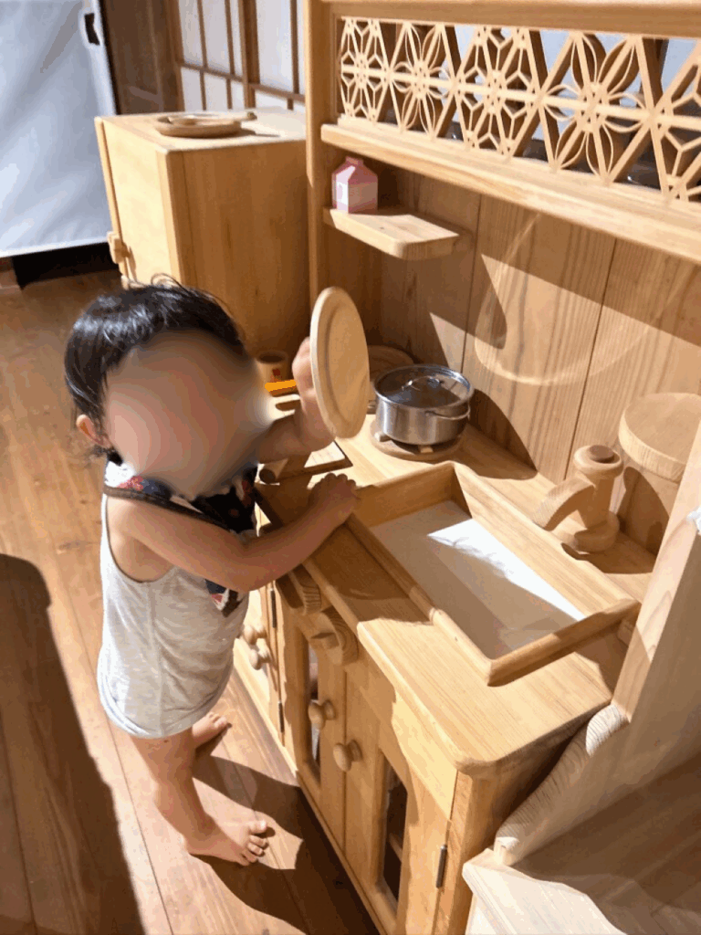 とても嬉しそうなお孫さん（@inanori0503さんより提供）