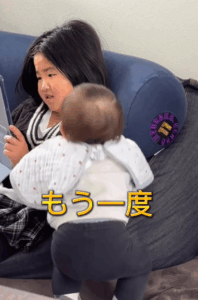 YouTubeに夢中な8歳姉。しかし、それを見た1歳弟の行動に…「全てが愛おしいよ」「このままちゅーしたくなっちゃう」「こんな攻撃されたら即白旗」