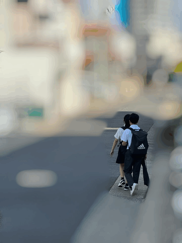 息子さんが車道側へ…（＠miho_patronumさんより提供）