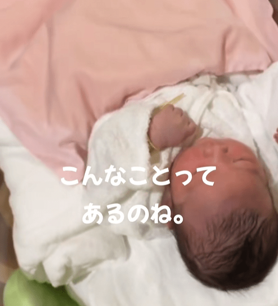 生まれたばかりの赤ちゃん。　しかし、手元をよく見ると…家族に衝撃が走った”まさかの光景”に「奇跡ですね！」「3人は凄すぎ」「成長が楽しみですね」