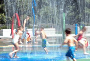 公園での水遊びを終え…5歳娘「ママ！パンツがない！」直後→母が閃いた“作戦”に「また忘れてほしいw」「結果オーライ」