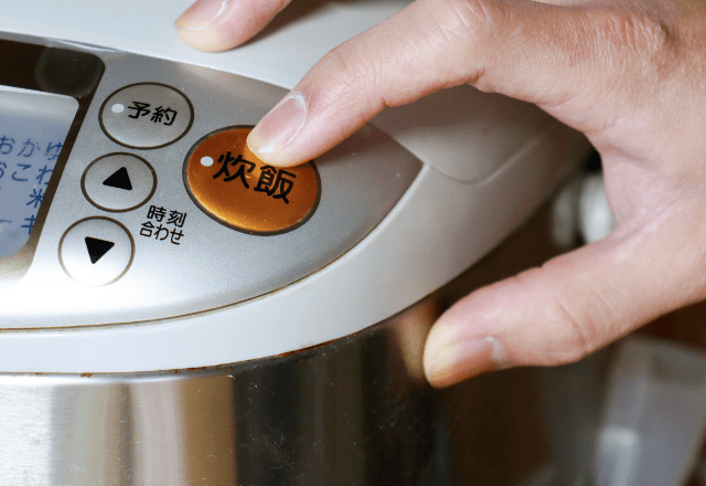 母「ご飯炊いておいて」13歳息子「わかった！」しかし、帰宅後…炊飯器を見た母が見たモノに「大胆すぎる…！」「どうしよう」