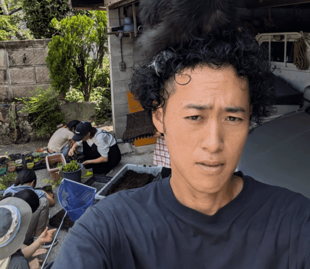 自撮りをしていると…（@mirainoenさんより提供）