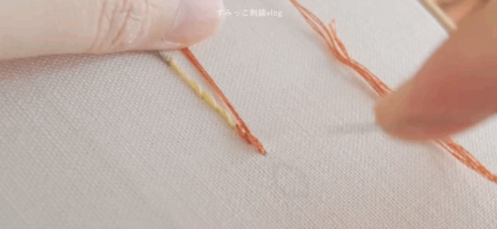 一針ずつ丁寧に縫う様子（＠nussknacker_sumikkoさんより提供）