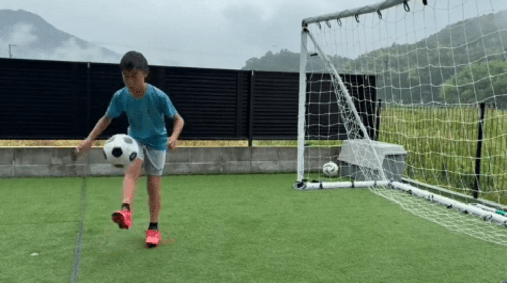 サッカーに夢中（@kaichannelさんより提供）