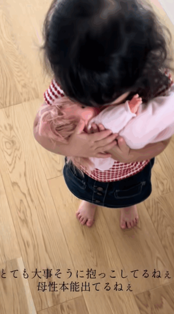 大事そうに抱っこする姿（＠mao80477さんより提供）