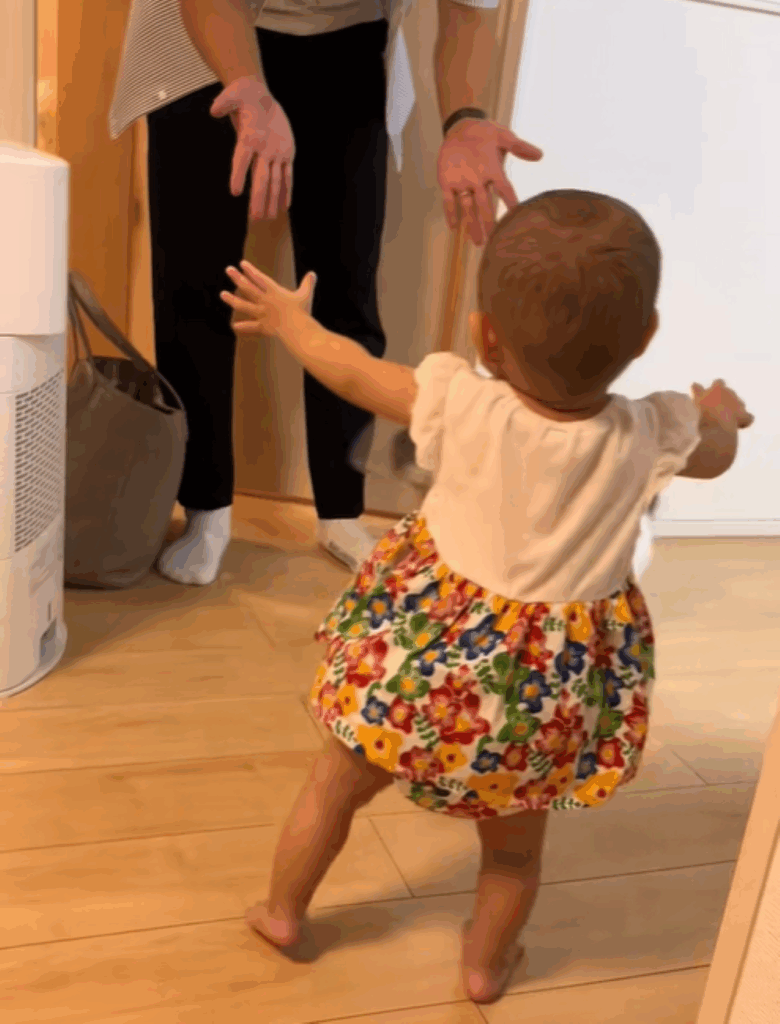 パパさんの元に向かう娘さん②（＠maaaaaaa4.14さんより提供）