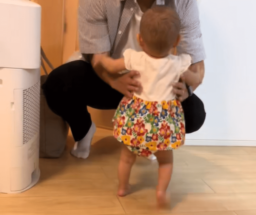 よちよち歩きでたどり着いた娘さん（＠maaaaaaa4.14さんより提供）