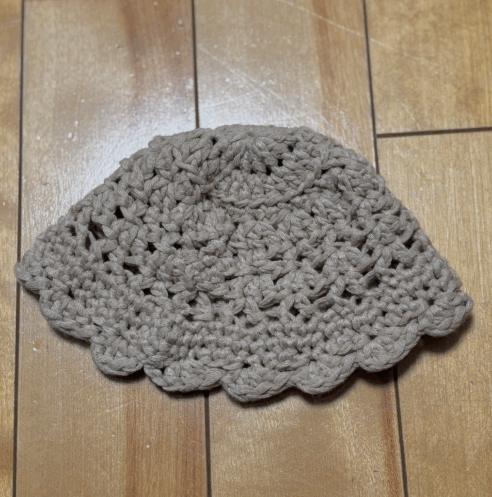 息子さんのために編んだバケットハット（@jujubaby0309さんより提供）