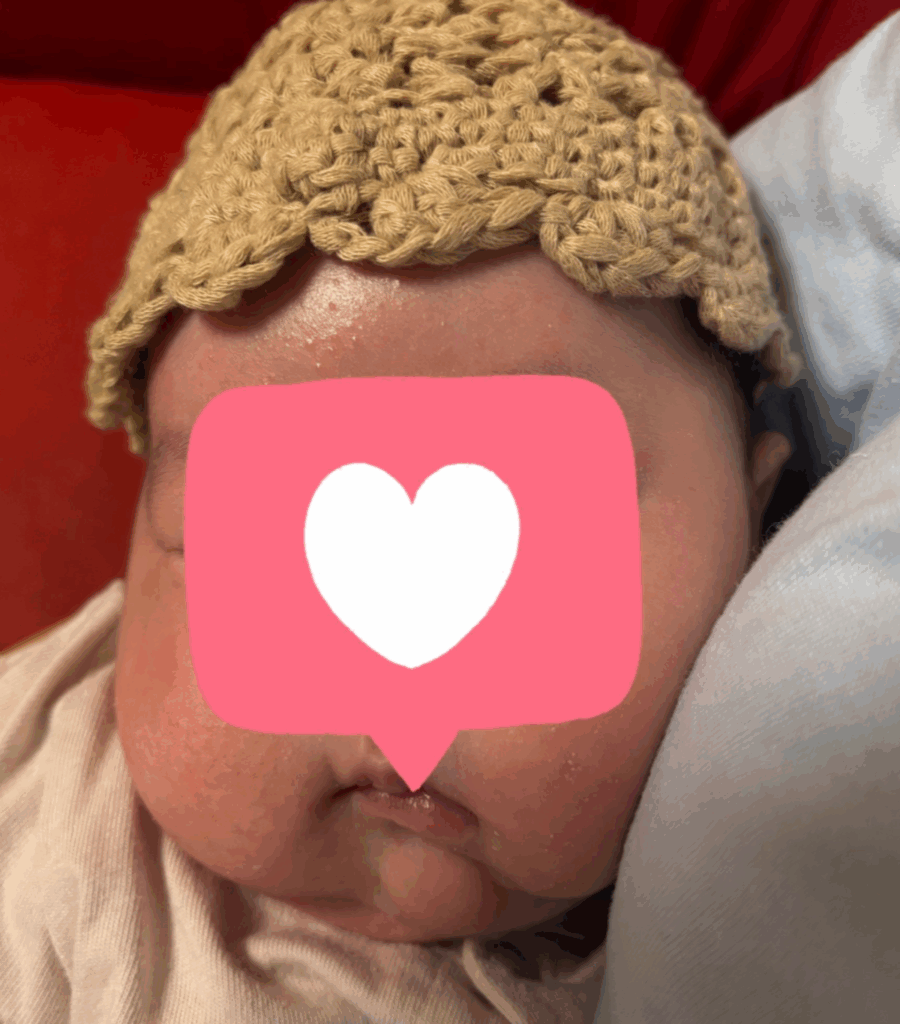 まるで大仏さま！？（@jujubaby0309さんより提供）