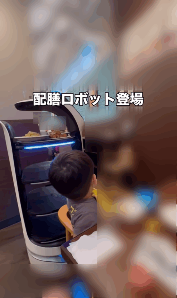 配膳ロボット登場（＠ayane47dietさんより提供）