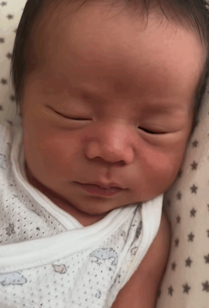 生後8日目の息子さん（＠yua.nagi_05010708さんより提供）