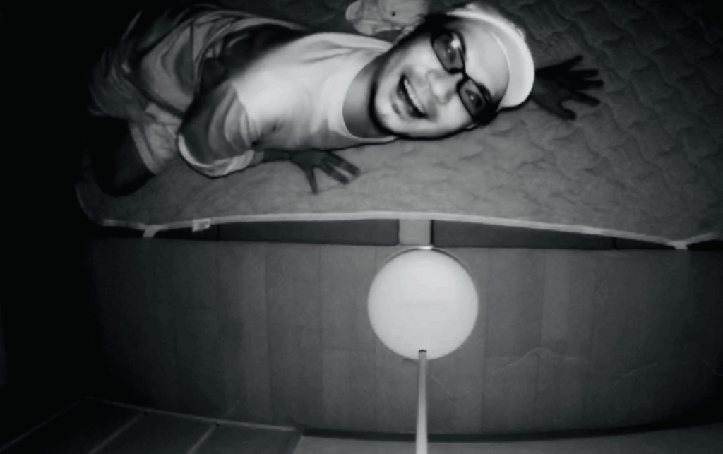 ベビーカメラに映るパパさん（＠nokkgymさんより提供）