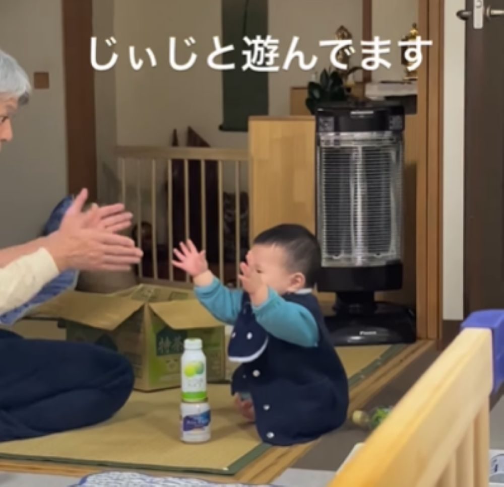 拍手するおじいちゃん（＠tarochansan0202さんより提供）