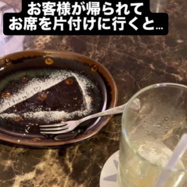 喫茶店で…片付けをしていた店員「え！？」お客さんが残していったモノに「凄い」「真似したいです」「粋な事される方」