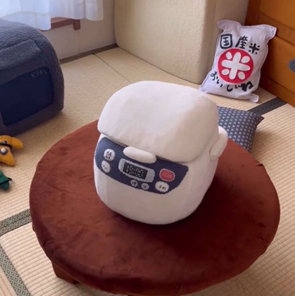 ぬいぐるみの炊飯器（＠torimochiuzura_nuiさんより提供）