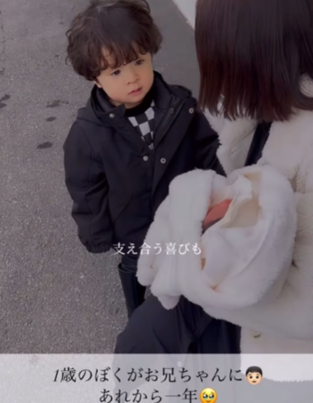 生まれたばかりの妹を受け入れられなかった3歳兄→しかし、1年後の姿に「感動で泣けます」「すごい成長した」「素敵で可愛い兄妹」