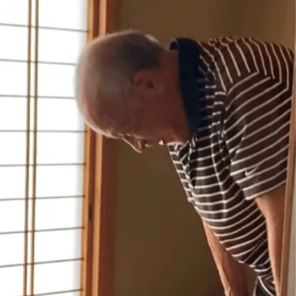 息子さんをあやしている様子（＠n_____p.14さんより提供）