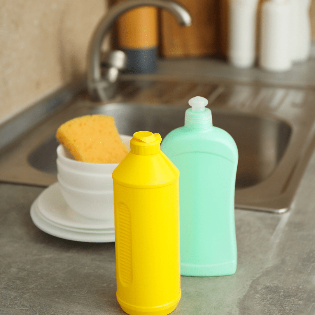 「何やってるの…！？」深夜のリビングで…突如“床に洗剤をぶちまける”夫。しかし直後、明かされた“ワケ”に「狂ってしまったのかと」