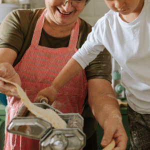 孫の希望を叶えるために「いいよ、作ろう」65歳ばあばが本気の料理！？孫大興奮の“料理工程”に「私には出来ない」「頼ってよかった」