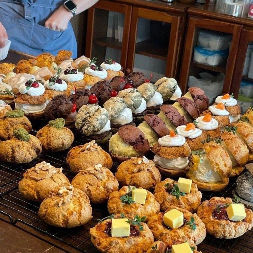 社長からの差し入れ（スコーンとコーヒー）