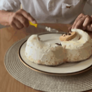 じいじになる父に性別を発表！ケーキの中身を確認した反応に「イケメンですね」「可愛いすぎ」