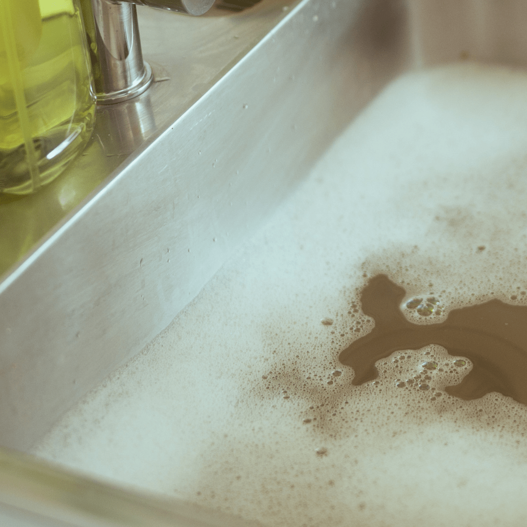 母「お皿洗いして！」小1娘「わかった！」様子を見に行くと…“まさかの光景”に「旦那よりできる！」「成長を感じる」