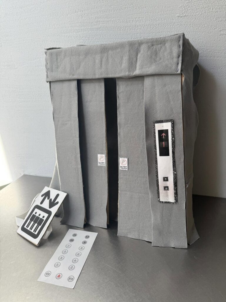 エレベーターの衣装（＠b.b.cosmeさんより提供）